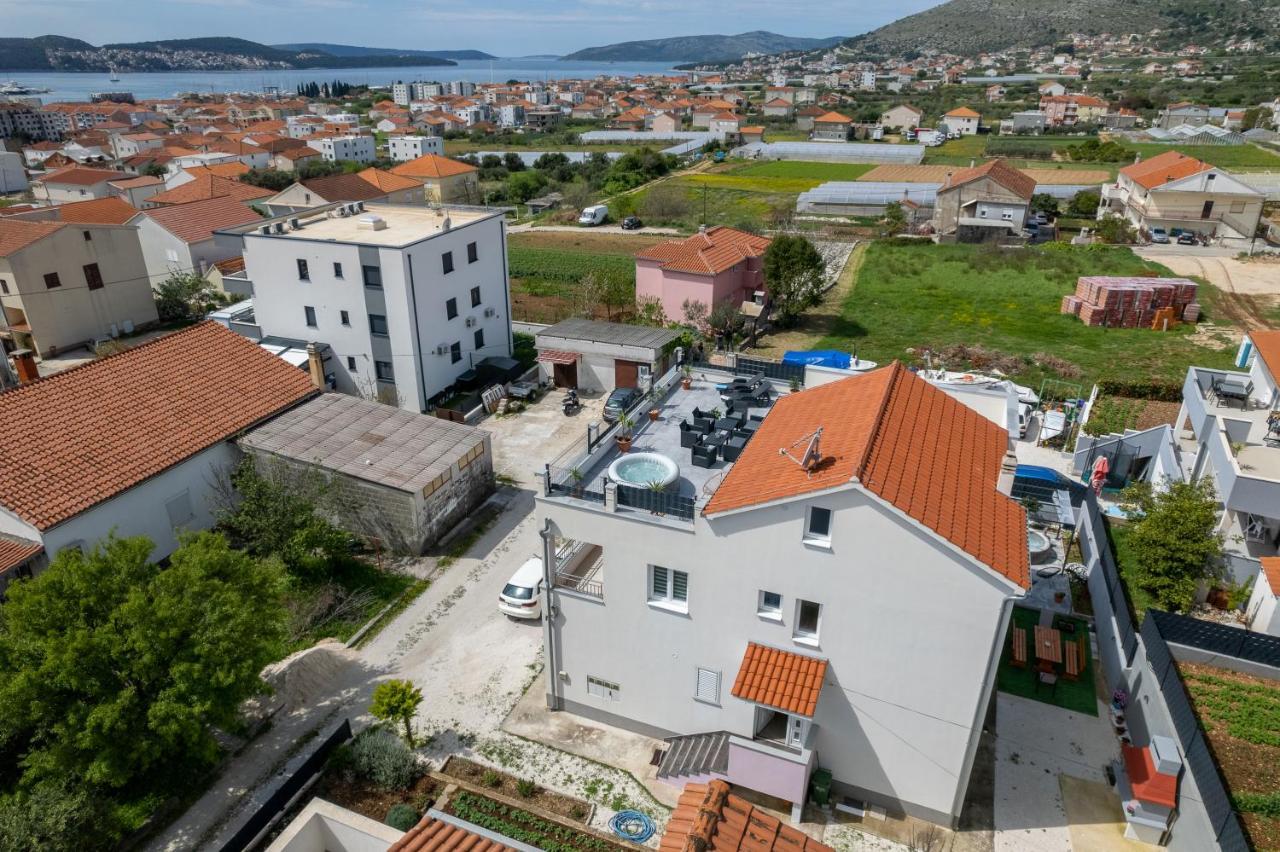 Luxury Apartment With Garden Jacuzzi And Wellness Trogir Eksteriør bilde