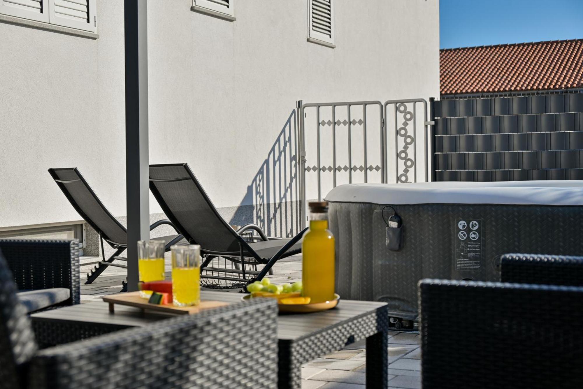 Luxury Apartment With Garden Jacuzzi And Wellness Trogir Eksteriør bilde