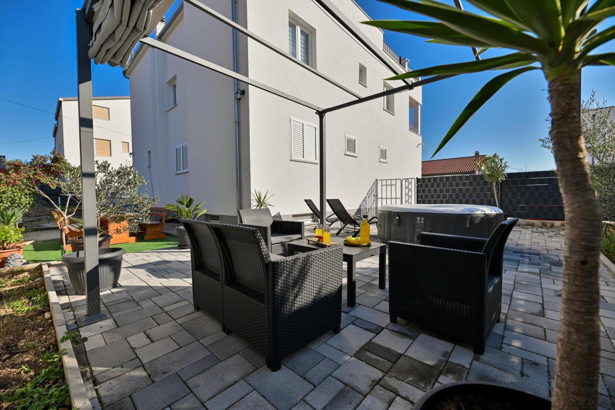 Luxury Apartment With Garden Jacuzzi And Wellness Trogir Eksteriør bilde