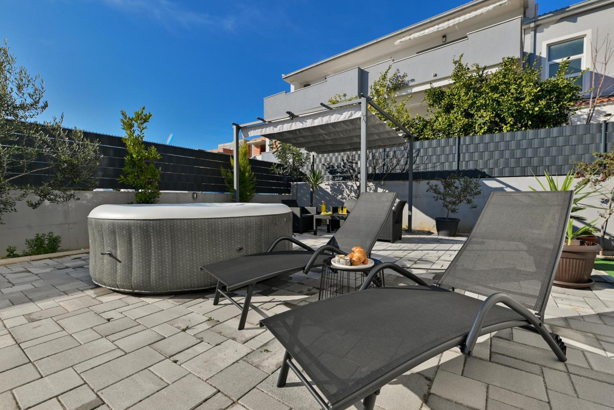 Luxury Apartment With Garden Jacuzzi And Wellness Trogir Eksteriør bilde