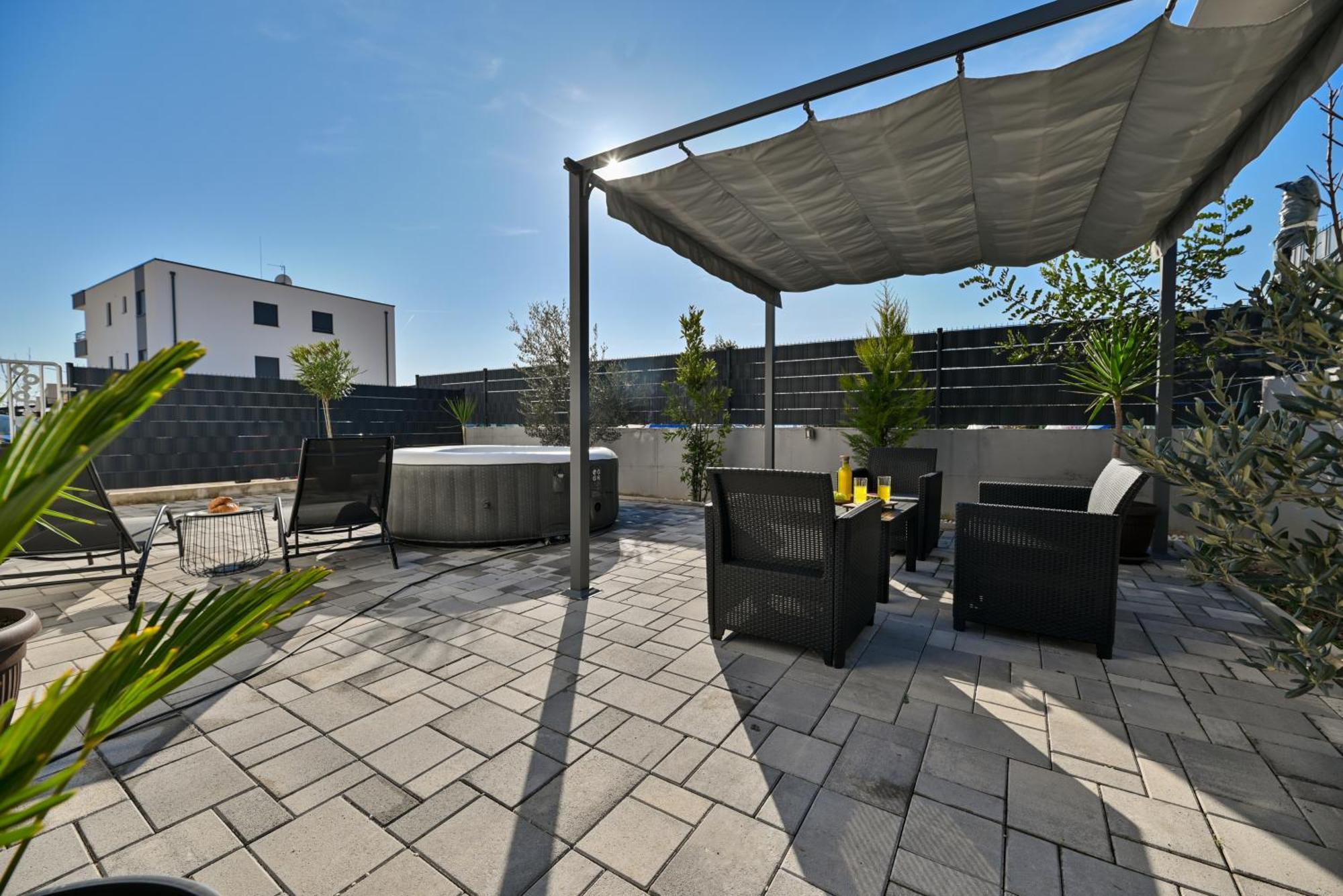 Luxury Apartment With Garden Jacuzzi And Wellness Trogir Eksteriør bilde