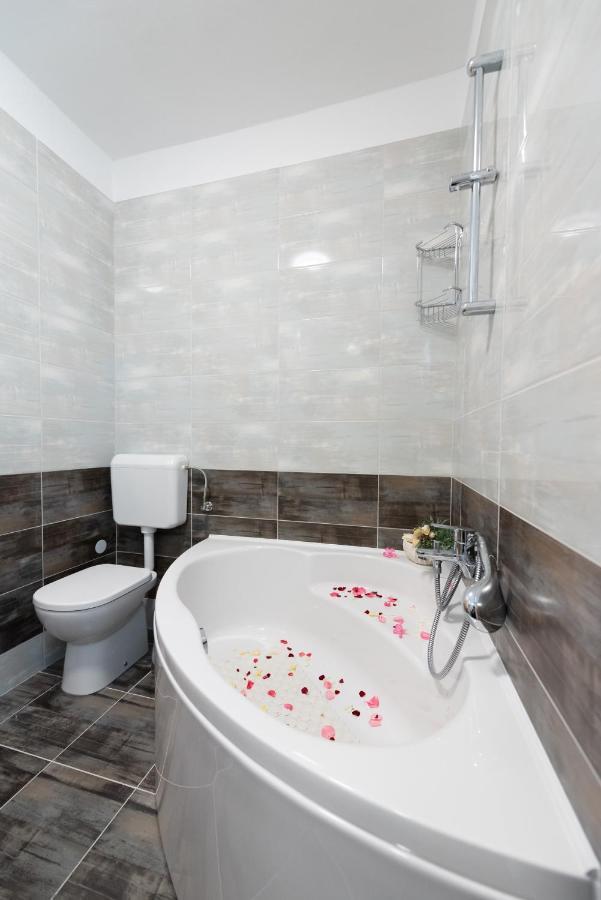 Luxury Apartment With Garden Jacuzzi And Wellness Trogir Eksteriør bilde